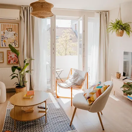 Апартаменты Old Town With Balcony